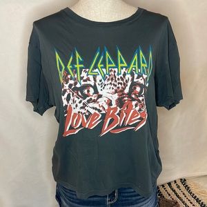 Def Leppard graphic t-shirt. Size XL.